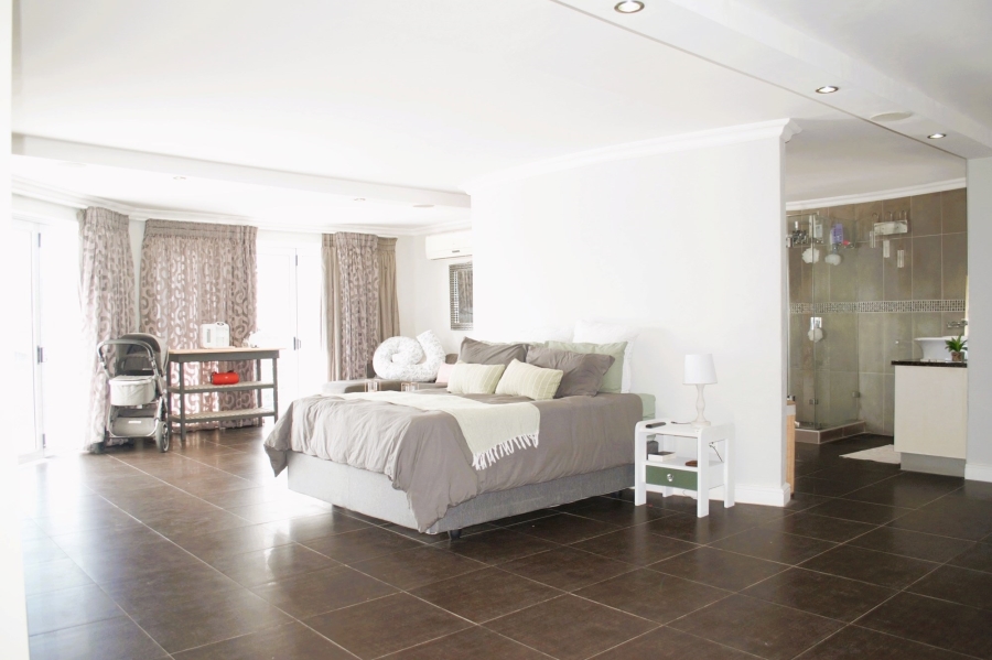 6 Bedroom Property for Sale in Perlemoenbaai Western Cape